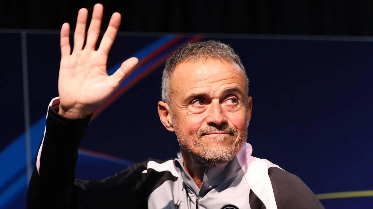 رحيل لويس إنريكي إلى البريميرليغ.. رد قاطع من باريس سان جيرمان